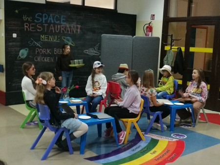 ''The Space Restaurant'' - przedstawienie po angielsku