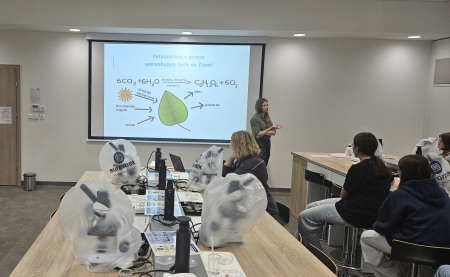 Warsztaty klasy 7D pt. ''Przyroda w powiększeniu - podstawy mikroskopii''.