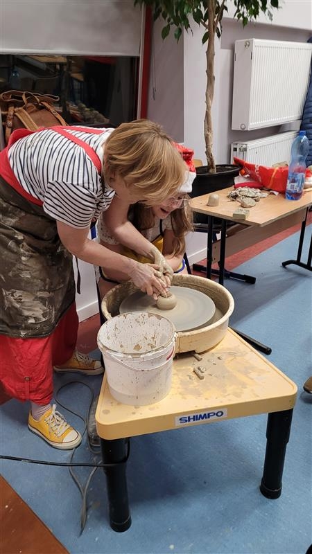 Kiermasz świąteczny - świetlicowe warsztaty ceramiczne