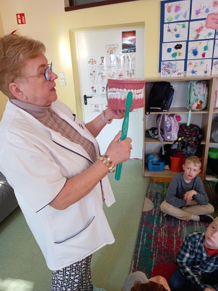 Higiena jamy ustnej - zajęcia z pielęgniarką szkolną