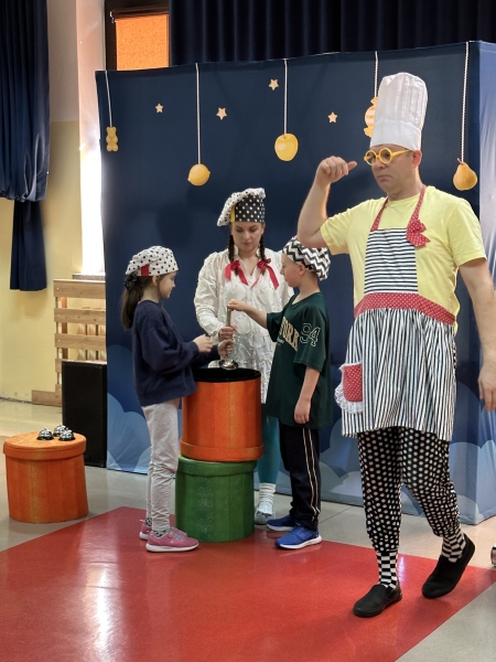 ''Bajka do zjedzenia'' - spektakl Teatru ''Tak'' w świetlicy szkolnej